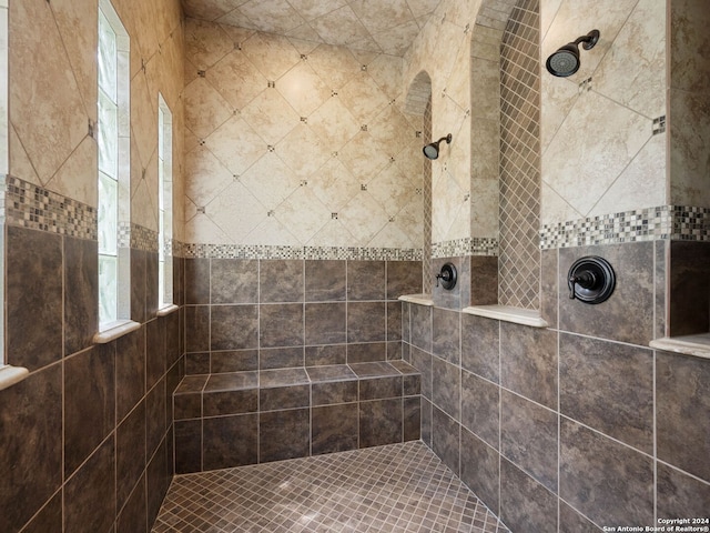 bathroom featuring tiled shower