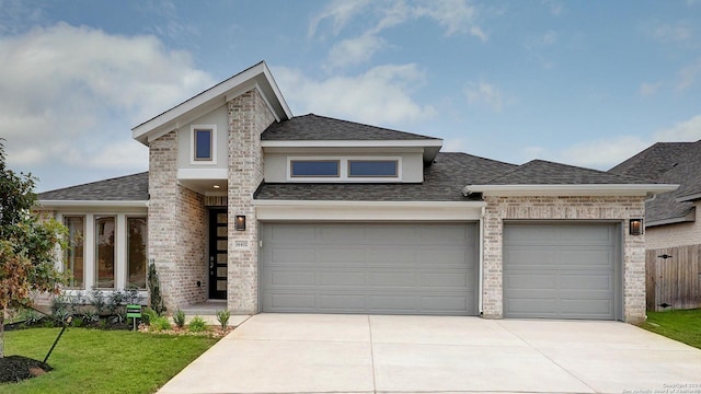 view of front of property with a front yard