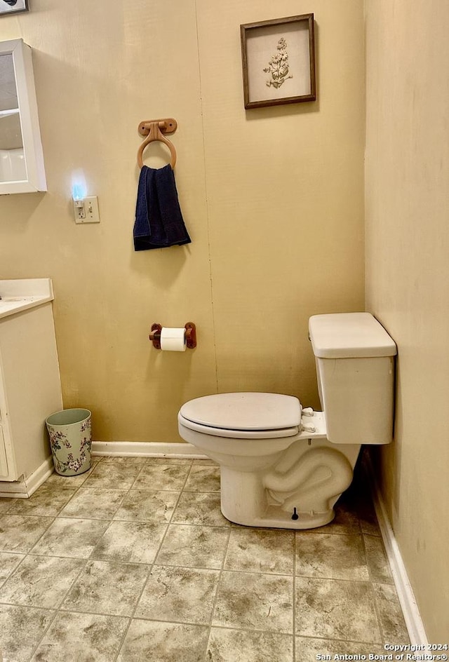 bathroom featuring toilet