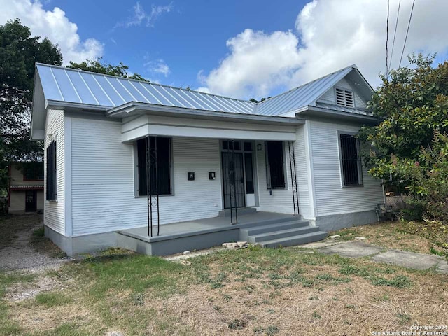 view of front facade with covered porch