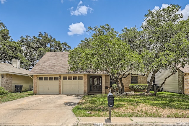 view of front of property featuring a front yard and a garage