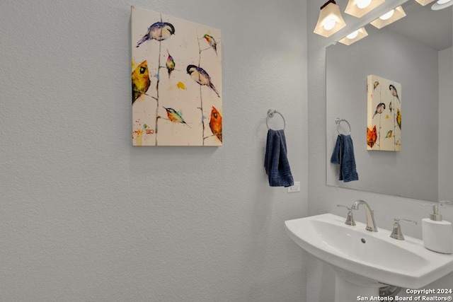 120 Sierra Way, Canyon Lake, TX 78133 - bathroom with sink