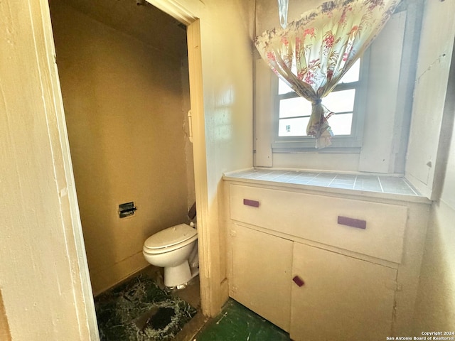 bathroom featuring toilet