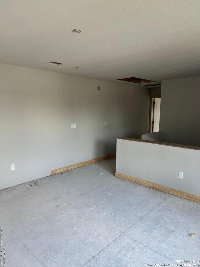 631 Blaine, San Antonio, TX 78202 - unfurnished room featuring visible vents, baseboards, and a textured ceiling