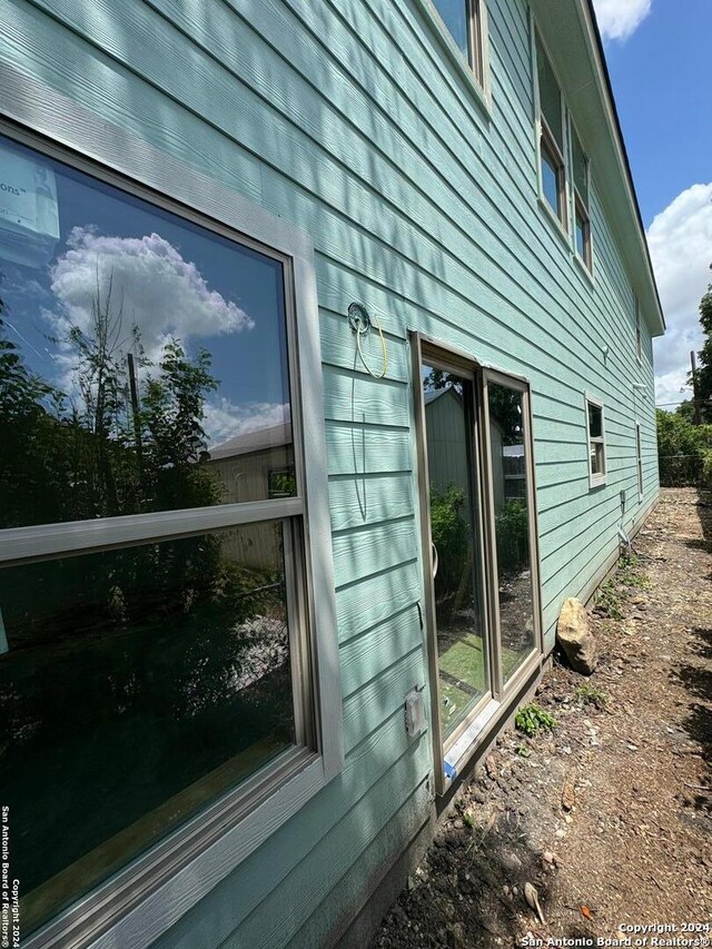 631 Blaine, San Antonio, TX 78202 - view of side of property