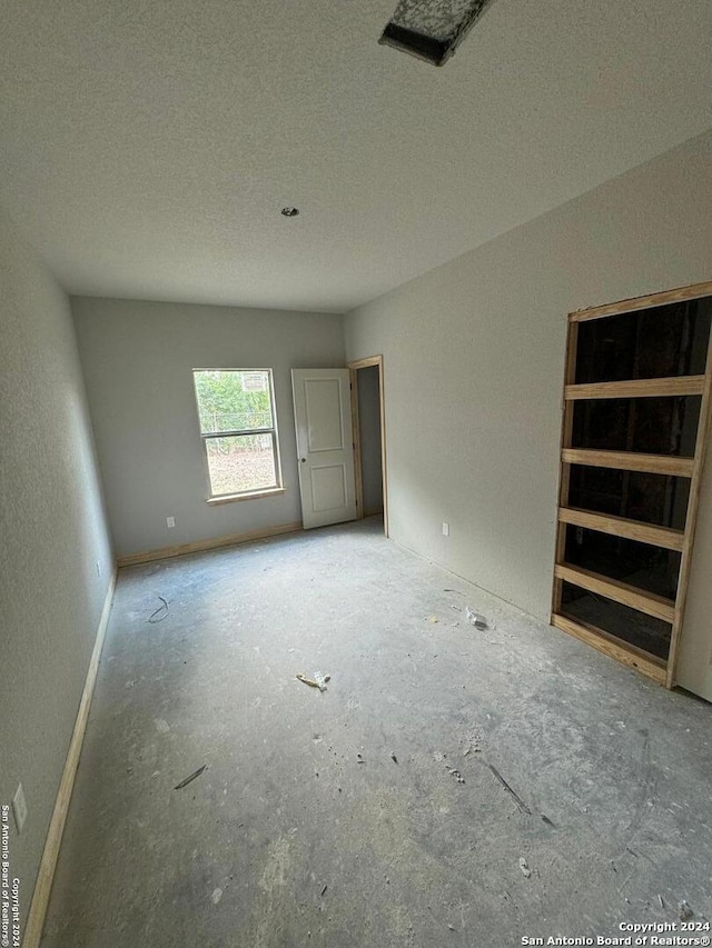 631 Blaine, San Antonio, TX 78202 - unfurnished room featuring a textured ceiling