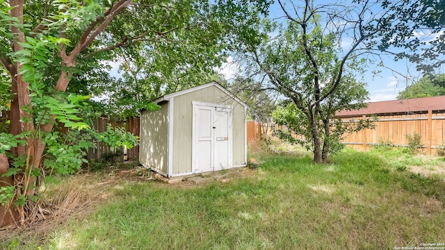 view of outdoor structure with a yard