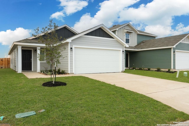 craftsman house featuring a garage and a front lawn