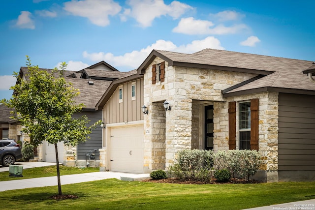 view of front of home featuring a front yard and a garage