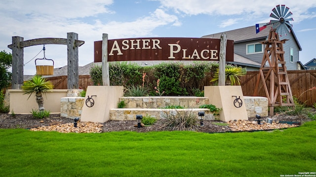 community sign featuring a yard