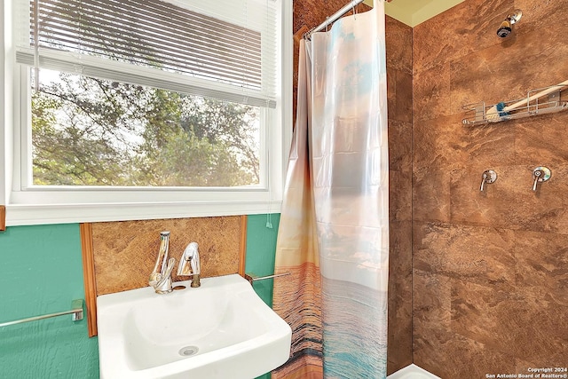 bathroom featuring curtained shower and sink