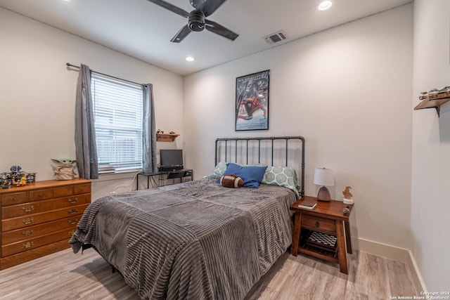 bedroom featuring light hardwood / wood-style floors and ceiling fan