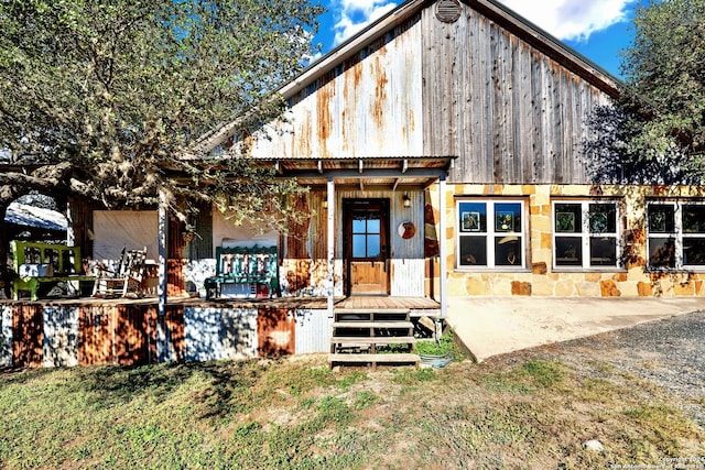 view of front facade with a porch