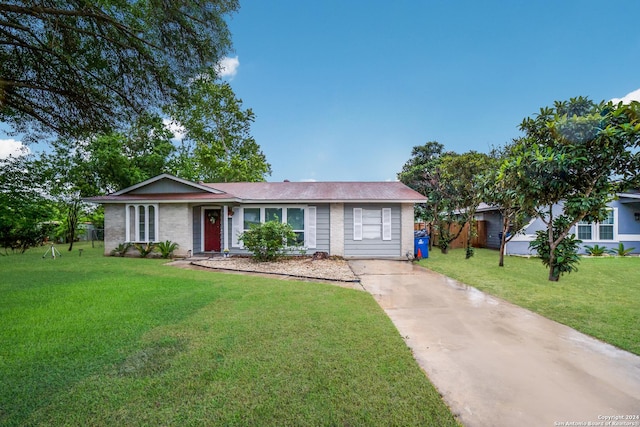 ranch-style home featuring a front yard