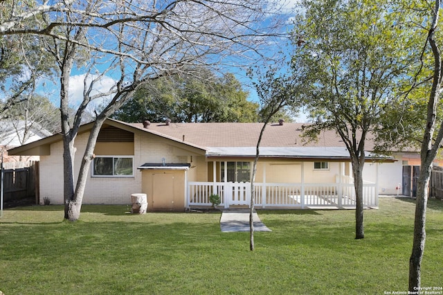 ranch-style home featuring a front yard