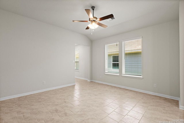 empty room featuring ceiling fan