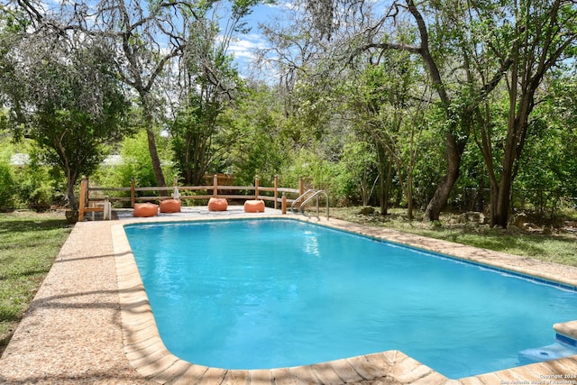 view of swimming pool