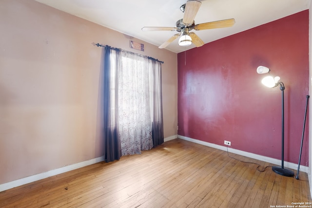 empty room featuring light wood-type flooring and ceiling fan