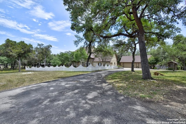 view of front of house with a front lawn