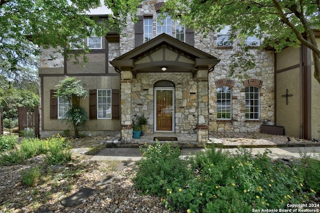 entrance to property with stucco siding