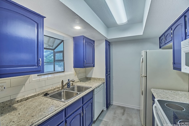 kitchen with tasteful backsplash, sink, blue cabinetry, light tile patterned floors, and white appliances