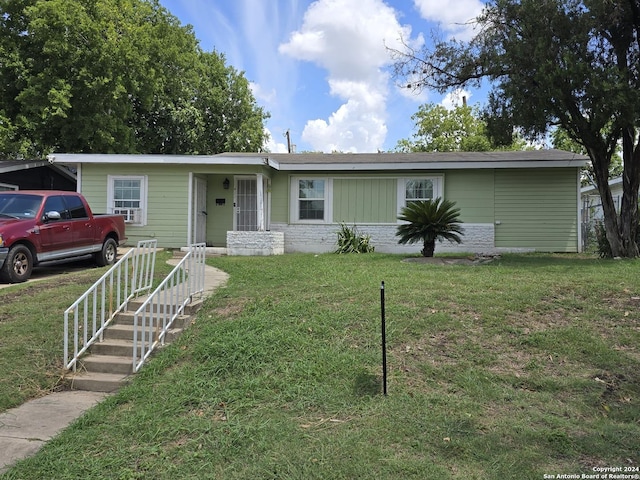 single story home featuring a front lawn