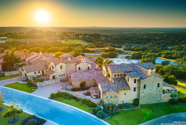 view of aerial view at dusk