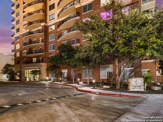 215 Center St Unit 307, San Antonio, TX 78202 - view of property at dusk