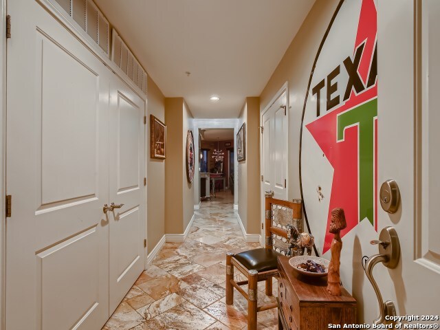 215 Center St Unit 307, San Antonio, TX 78202 - hall with baseboards and recessed lighting