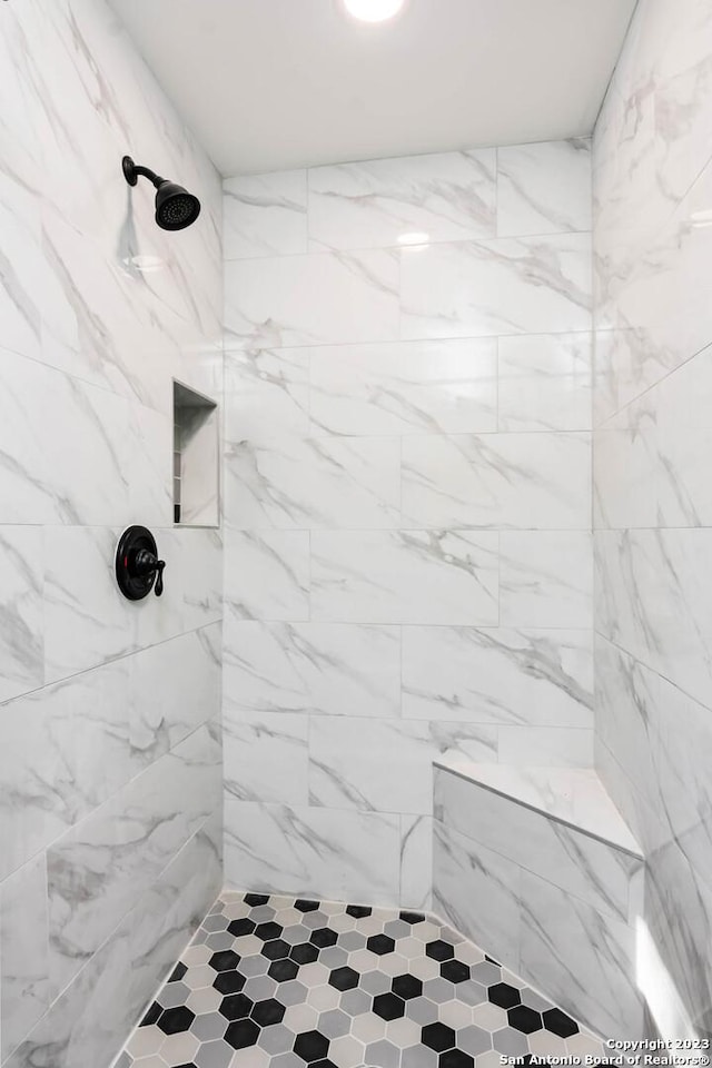 bathroom featuring tiled shower