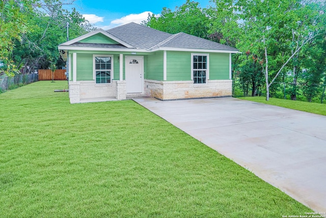 view of front of house with a front yard