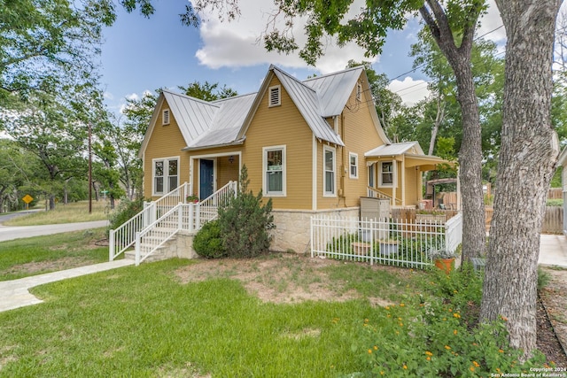 view of front facade with covered porch and a front yard