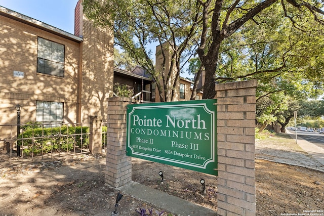 view of community / neighborhood sign