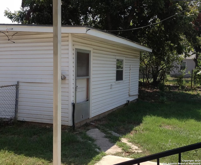 view of shed / structure with a yard