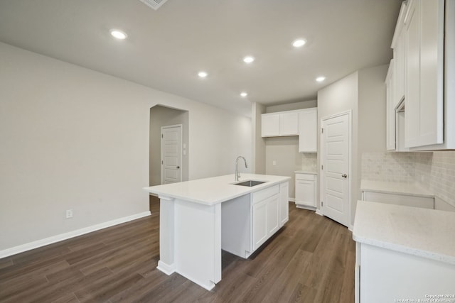 kitchen featuring dark hardwood / wood-style floors, a center island with sink, tasteful backsplash, and sink