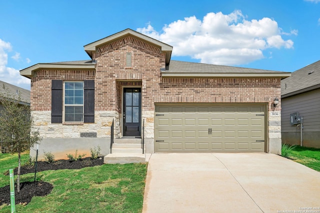 view of front facade featuring a garage