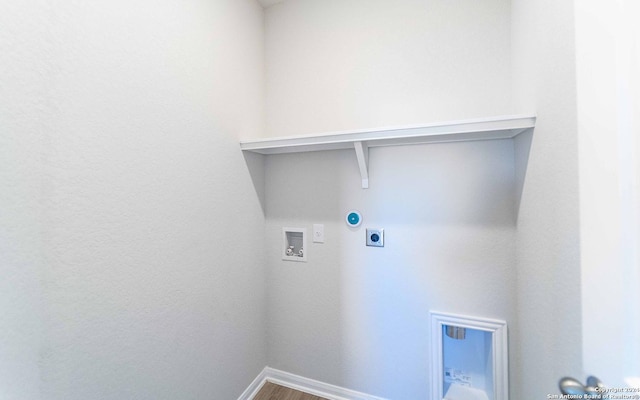 3569 Alto Stratus, New Braunfels, TX 78130 - laundry area featuring laundry area, electric dryer hookup, hookup for a washing machine, baseboards, and wood finished floors