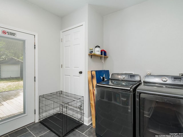 laundry room featuring dark tile patterned flooring and independent washer and dryer