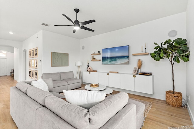 living room with ceiling fan and light wood-type flooring