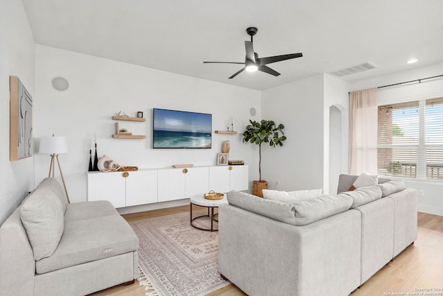 living room featuring light hardwood / wood-style floors and ceiling fan