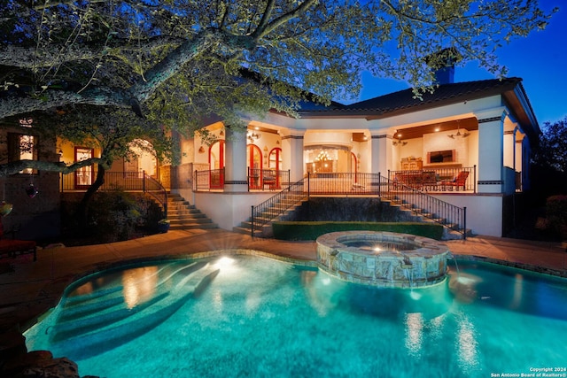 view of pool featuring an in ground hot tub