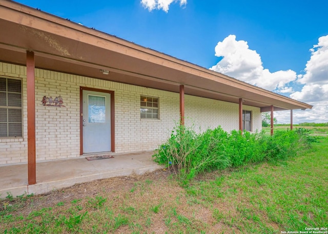 property entrance featuring covered porch