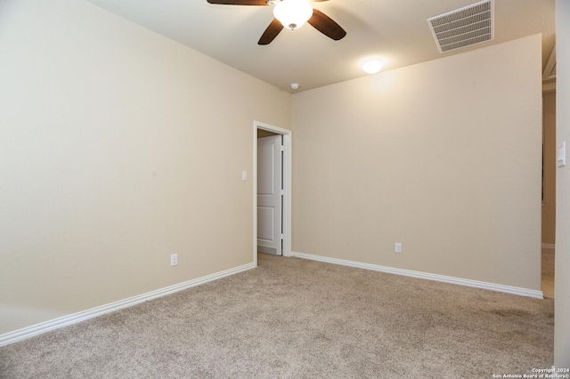 carpeted empty room featuring ceiling fan