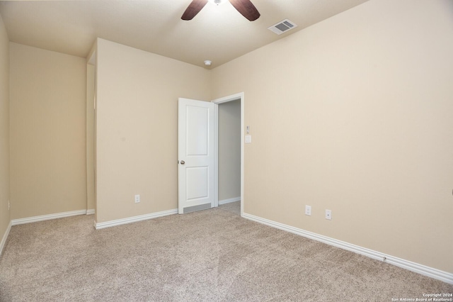 carpeted empty room featuring ceiling fan