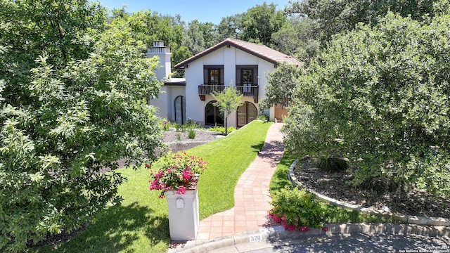 view of yard with a balcony