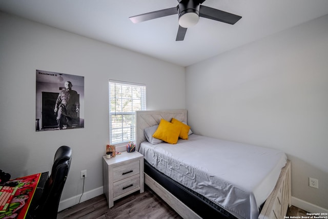 bedroom featuring dark wood-style flooring, ceiling fan, and baseboards