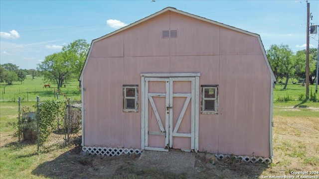 view of outdoor structure featuring a yard