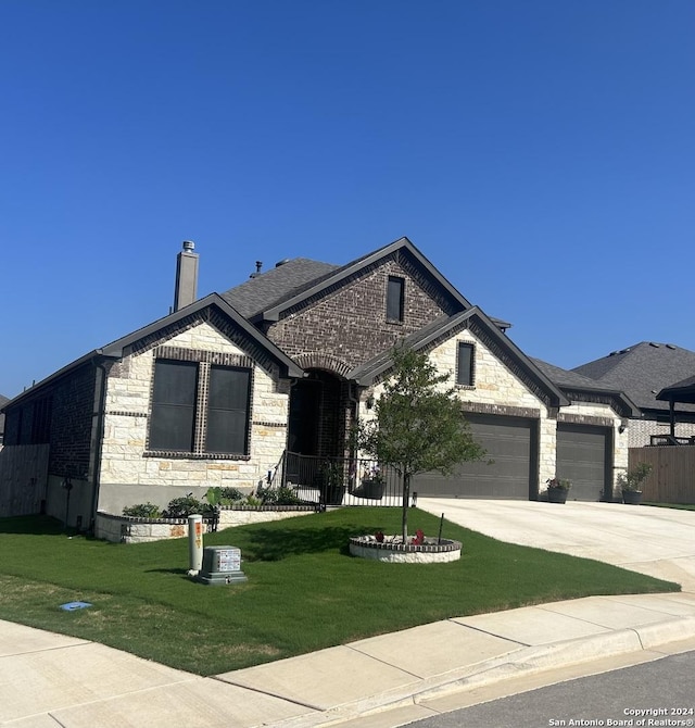 view of front of home featuring a front yard and a garage