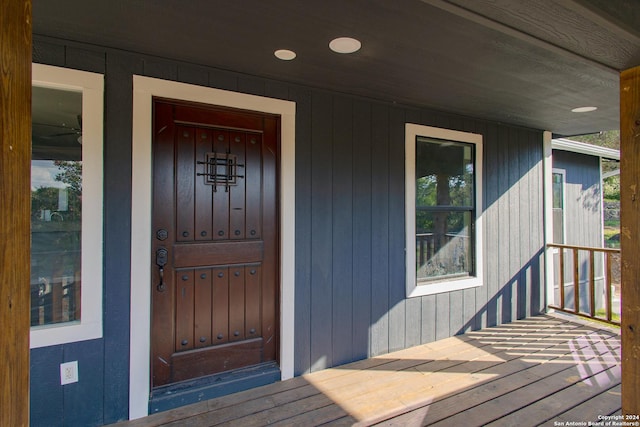 property entrance with covered porch