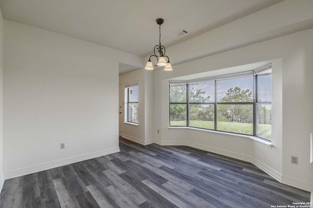 unfurnished room with dark hardwood / wood-style floors and a chandelier